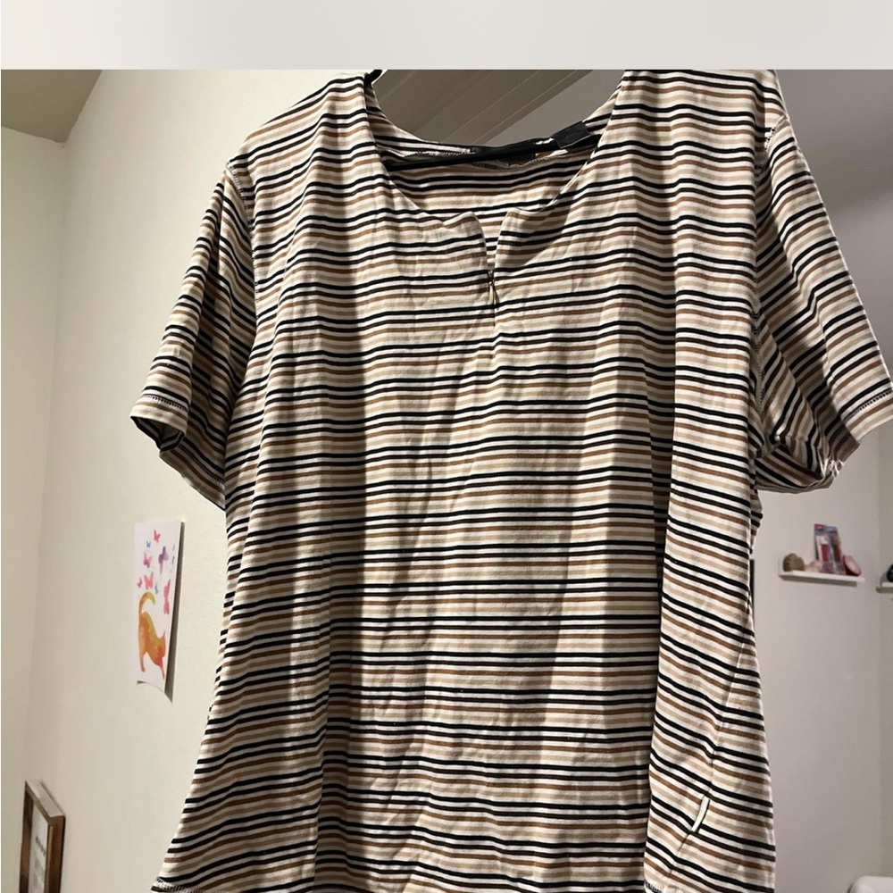 Casual Striped Short Sleeve Tee in Black and Tan